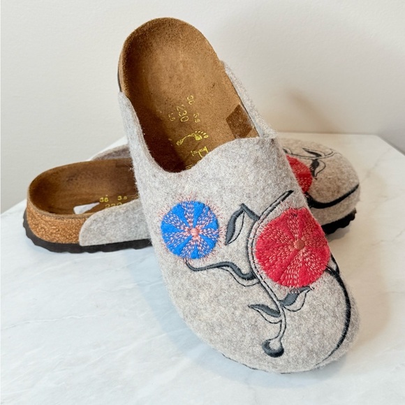 Papillio Shoes - 🔥Papillio by Birkenstock Embroidered Gray Slippers with Floral Design🔥